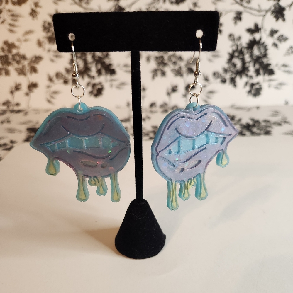 Drippy lips resin earrings  jg10